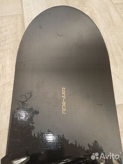 Сноуборд с креплениями