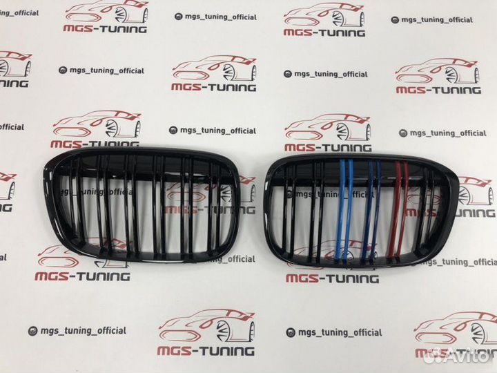 Решетка BMW X1 F48 в стиле Х1 М с триколором