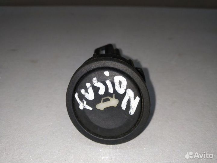 Кнопка открывания багажника Ford Fusion 2008