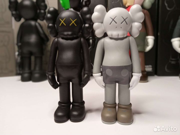 Коллекционные игрушки kaws
