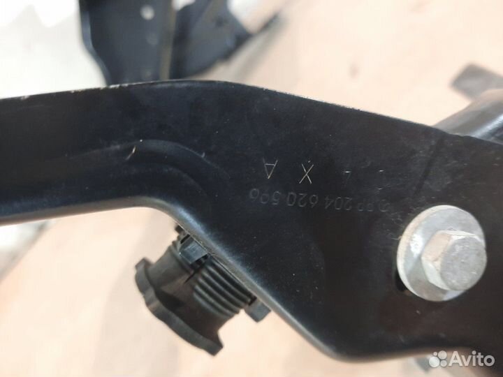 Кронштейн фары передний правый Mercedes C200 W204