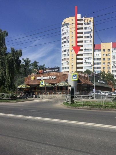 200 м², рядом вкусно и точка