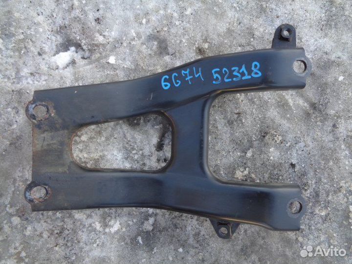 Крепление впускного коллектора Mitsubishi