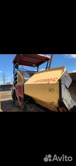 Оператор на асфальтоукладчик