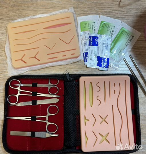 Набор хирургических инструментов