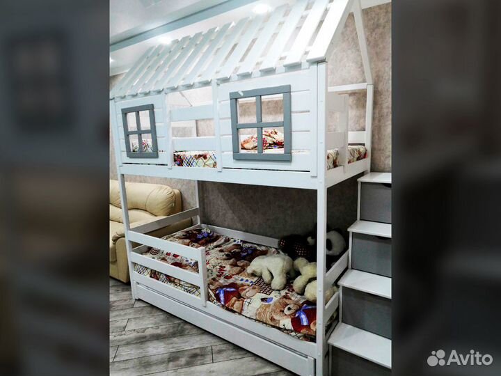 Двухъярусная кровать