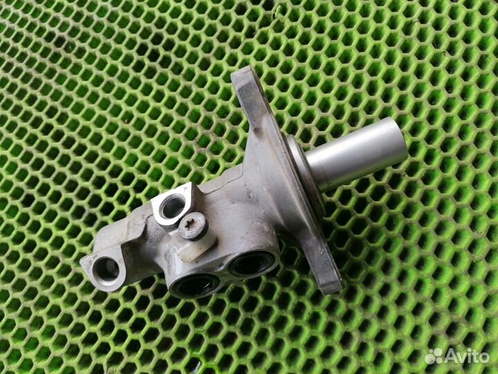 Главный тормозной на Renault Kaptur 2016-нв