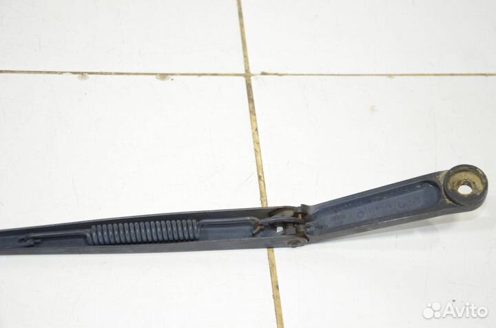 Поводок стеклоочистителя передний левый Nissan