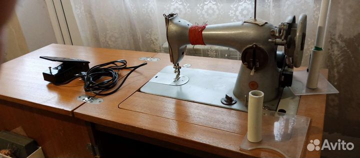 Швейная машина Чайка