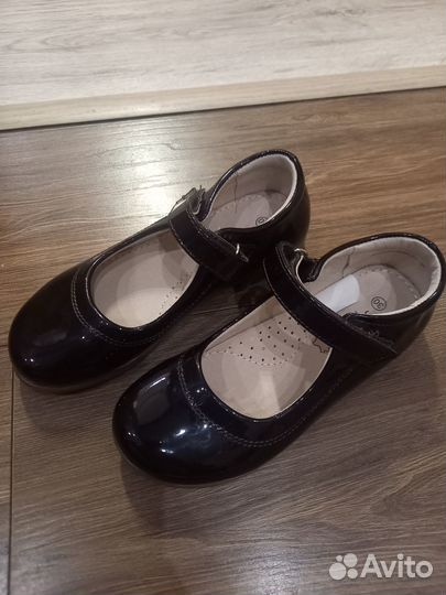 Туфли для девочки новые