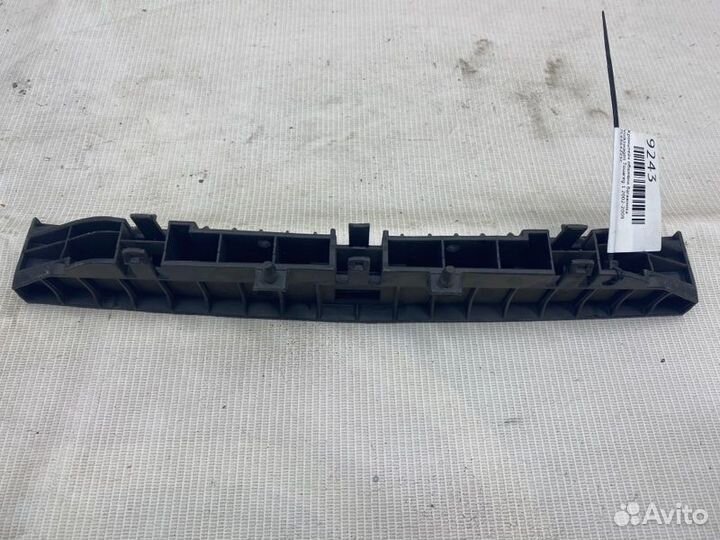 Кронштейн обшивки багажника Volkswagen Touareg 1