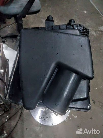 Корпус воздушного фильтра saturn VUE 1 2.2L