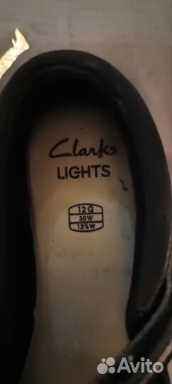 Чеpныe туфли Clarks с пoдcвeткoй 30