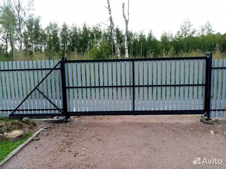 Забор из штакетника в Санкт-Петербурге