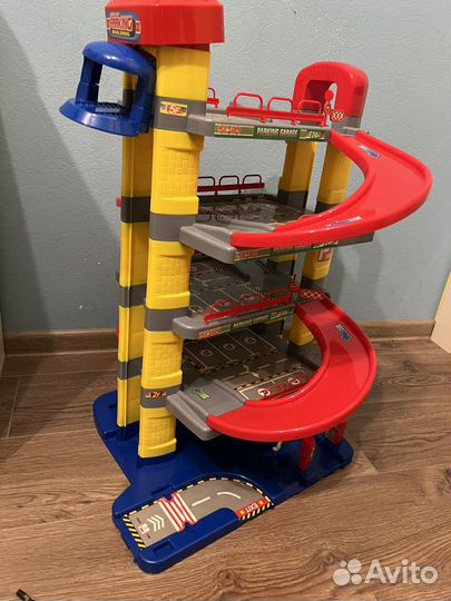 Трек (игровая парковка)