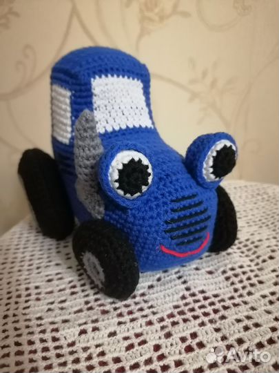 Синий трактор игрушка