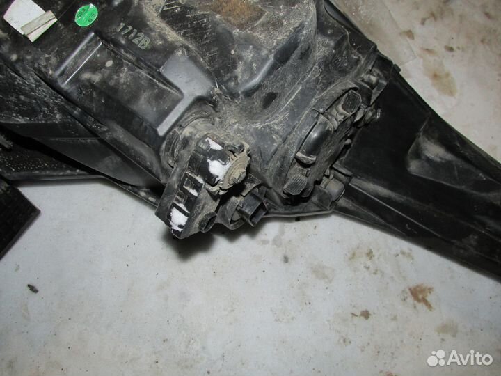 Кронштейн крепления левой фары Kia Rio 4 с 2017