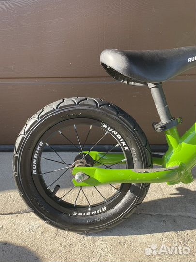 Беговел Runbike с надувными колесами