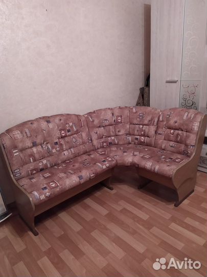 Угловой диван на кухню