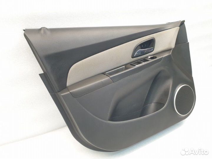 Обшивка двери передняя левая Chevrolet Cruze 1.6