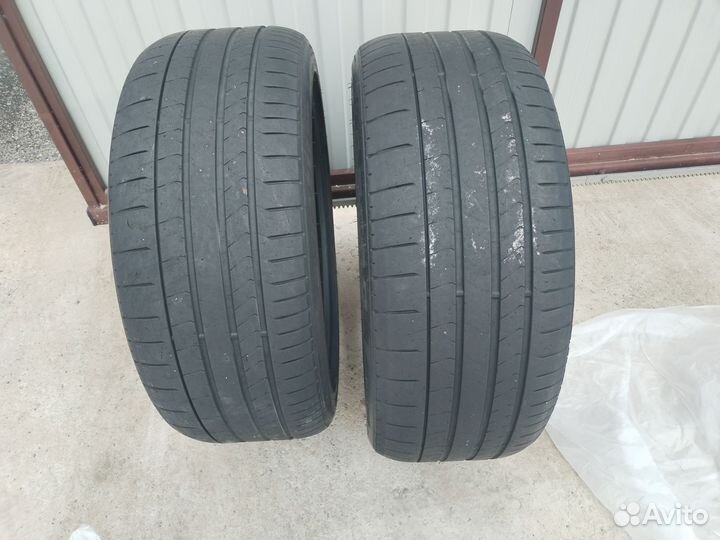 Pirelli P Zero 275/40 R22 и 315/35 R22 111Y