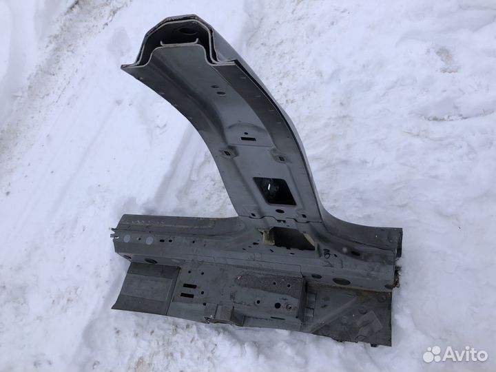 Боковая центральная стойка кузова Opel Astra J