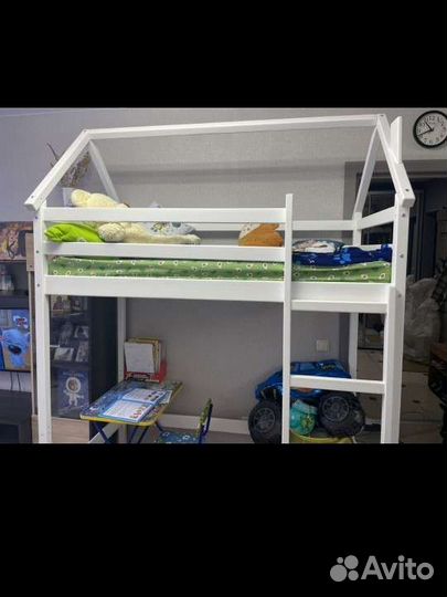 Кровать-чердак домик