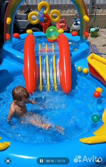 Надувной бассейн с горкой. Intex
