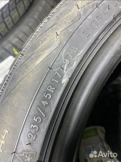 Nokian Tyres WR A4 235/45 R17