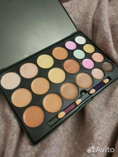 Палитра корректоров (палетка для контуринга)