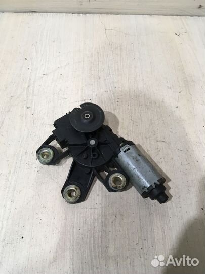 Моторчик стеклоочистителя задний Тоуарег 7L0955712