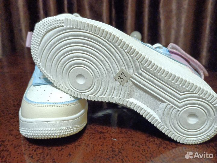 Кроссовки зимние женские 37 размер новые