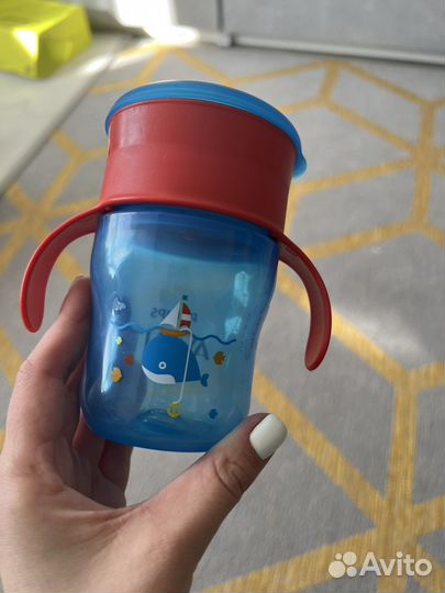 Кружка и контейнер для фруктов