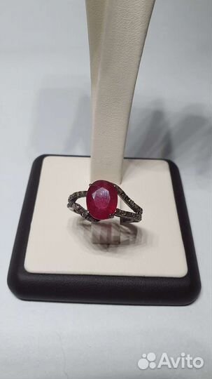 Серебряное кольцо с рубином и бриллиантами