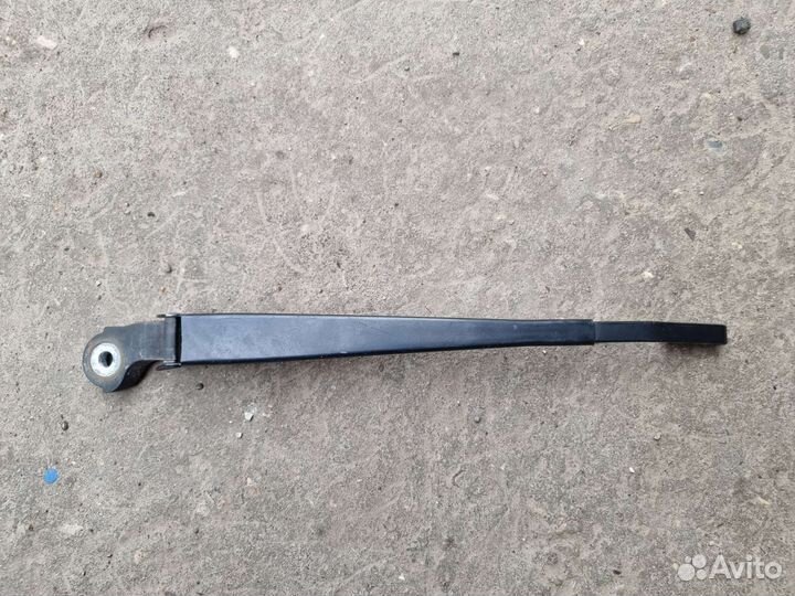 Поводок заднего дворника Пассат Б-5 универсал