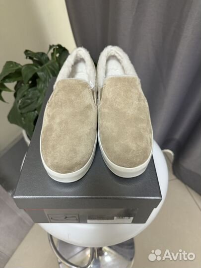 Слипоны женские с мехом Prada оригинал 36,5р