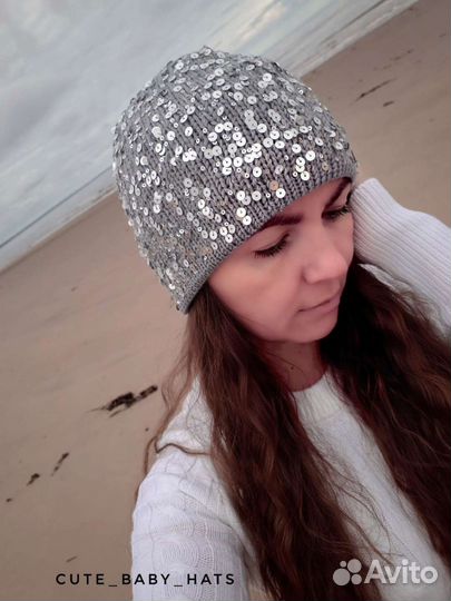 Шапка с пайетками