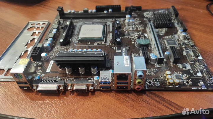 Материнская плата с процессором