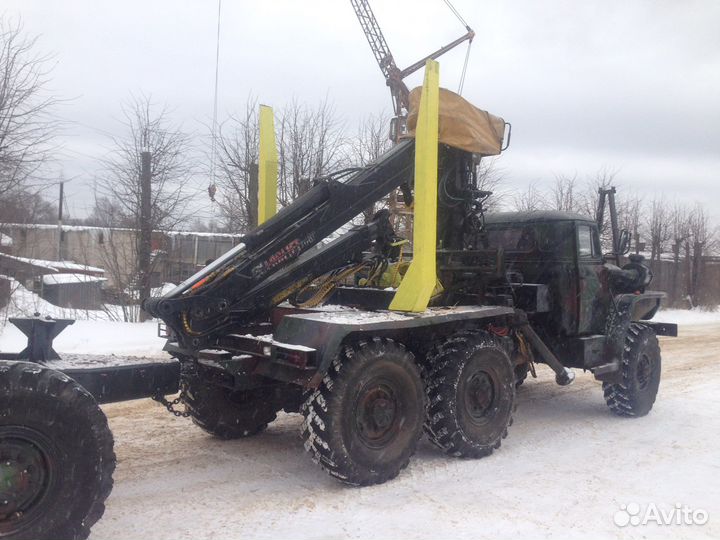 Урал 375 гидроманипулятором loglift 80 и роспуском