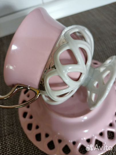 Розовый фарфор