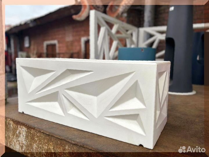 Кашпо для цветов из пластика