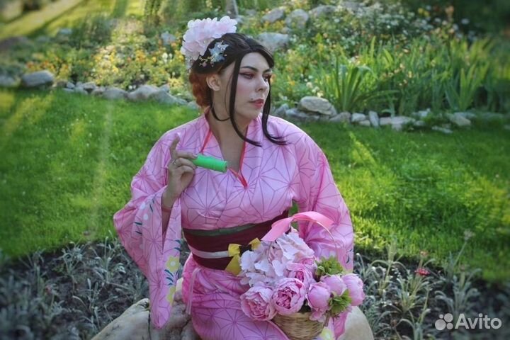 Косплей костюмы и парики