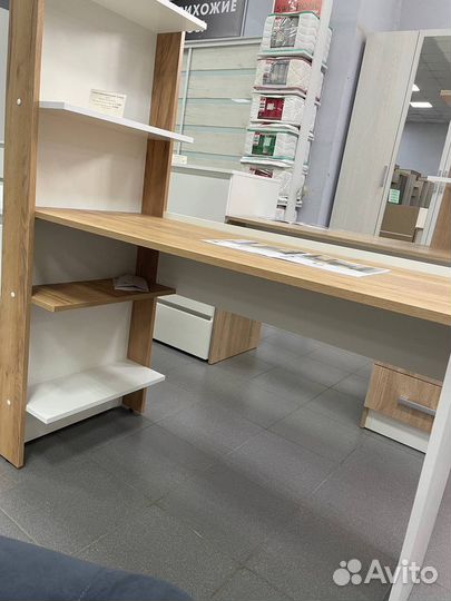 Стол письменный