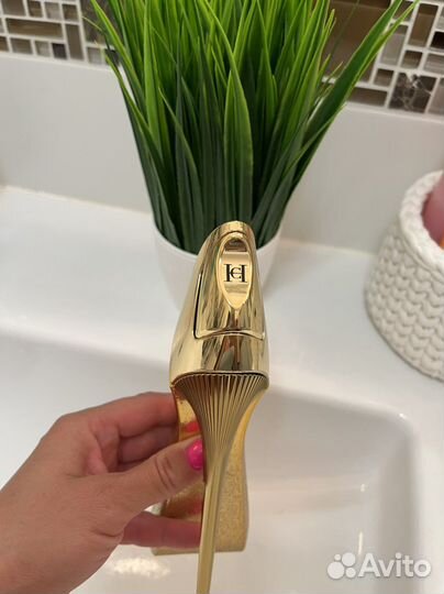 Продаю духи carolina herrera