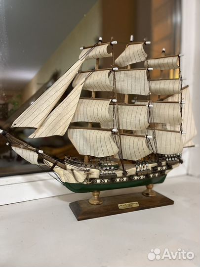 Модель парусника H.M.S. victory 1765