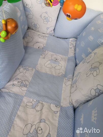 Подушки и одеялко в кроватку