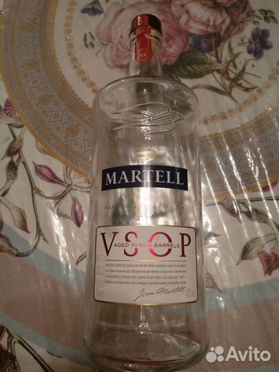 Стеклянная бутылка 1 л Martell с коробкой