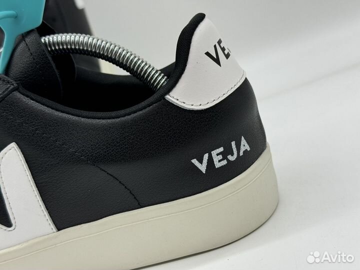 Veja Campo Chromefree Leather