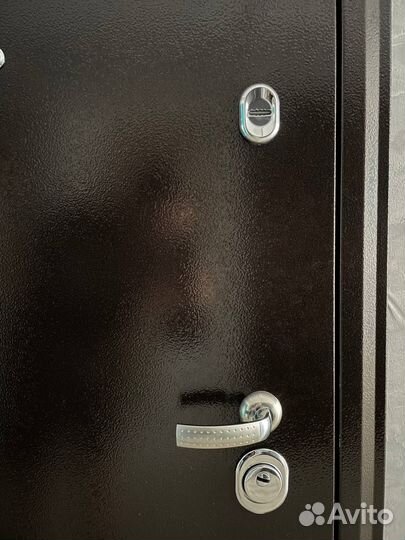 Дверь входная металлическая