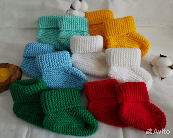 Детские пинетки и носки вязанные